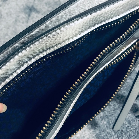 Convertible Crossbody/Clutch Metallic Bag - Picture 5 of 7